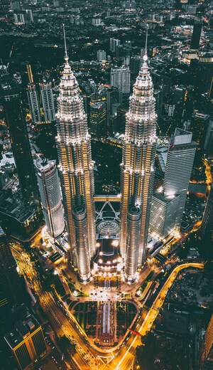 izuddin helmi adnan 1e71PSox7m8 unsplash ezgif.com resize